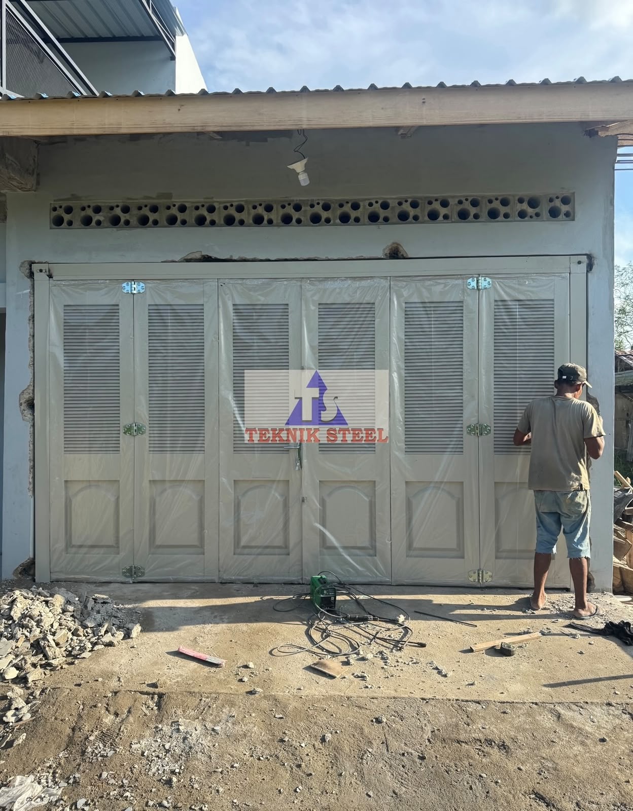 Pintu Besi Lipat Press Sisir
